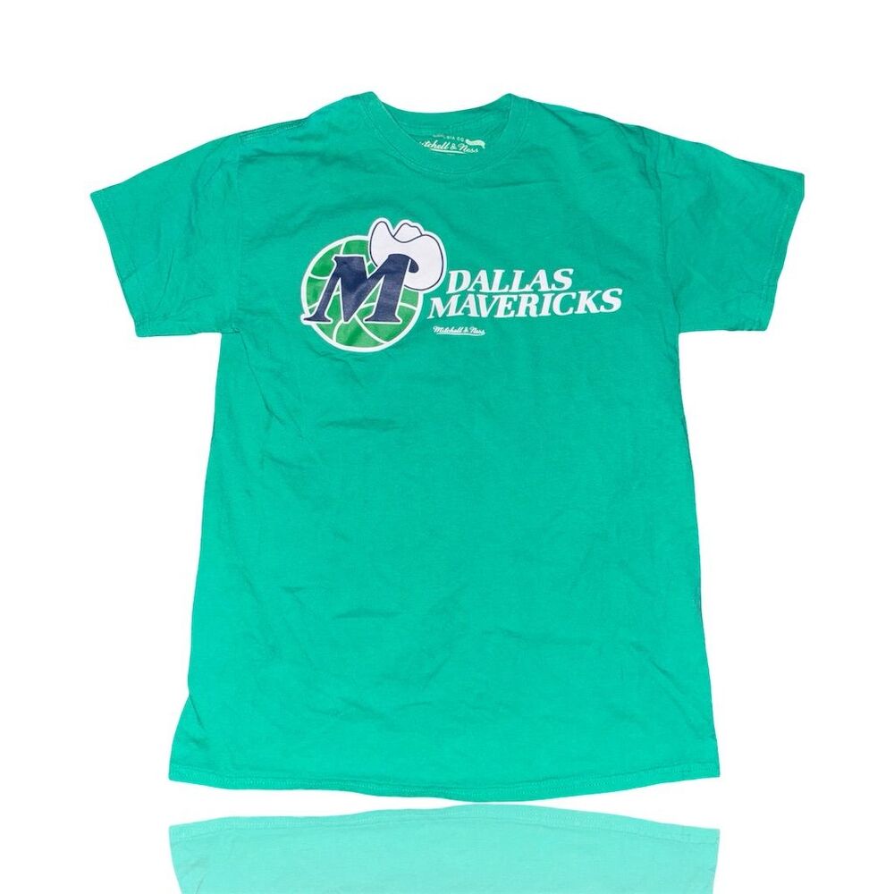 Mitchell & Ness Dallas Mavericks Men's Green T-Shirt Size M (Tiny Pin Hole)